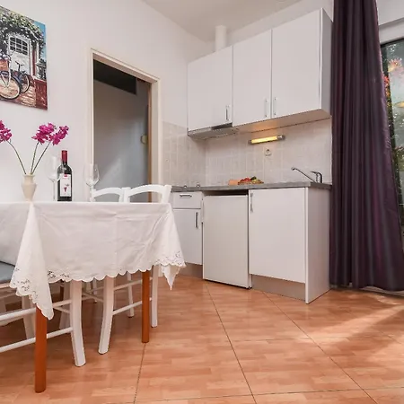 Jovize * マカルスカ