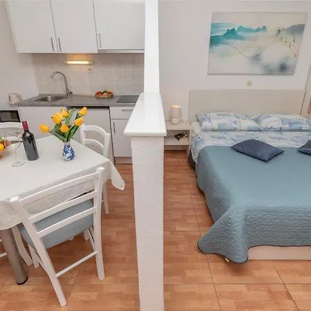 Jovize * マカルスカ