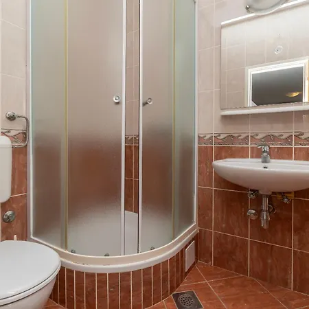 Jovize * マカルスカ