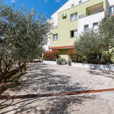 Jovize マカルスカ