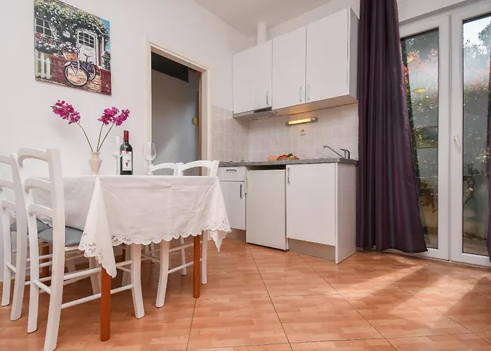 Jovize * ماكارسكا