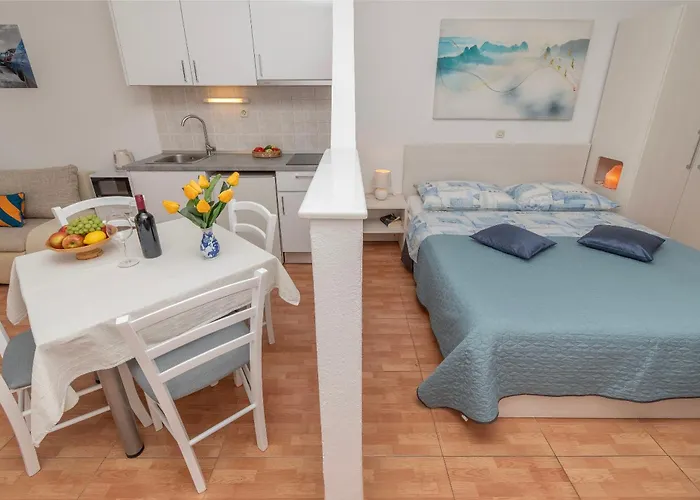 Jovize * ماكارسكا